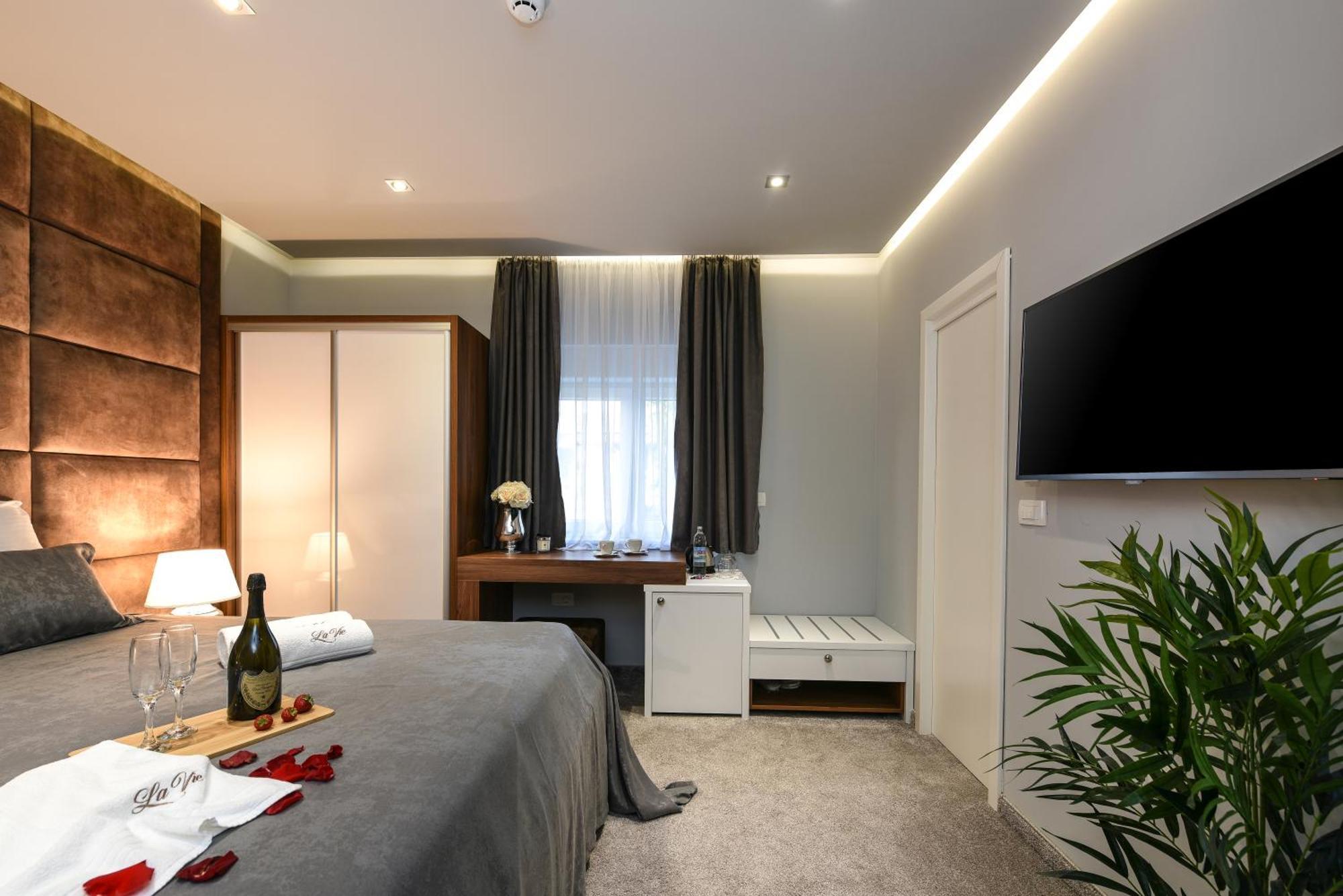 Luxury Lavie